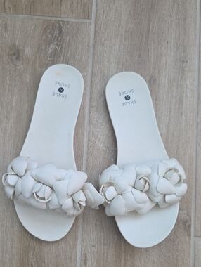 Shade & Shore Women’s White Floral Slide Sandals